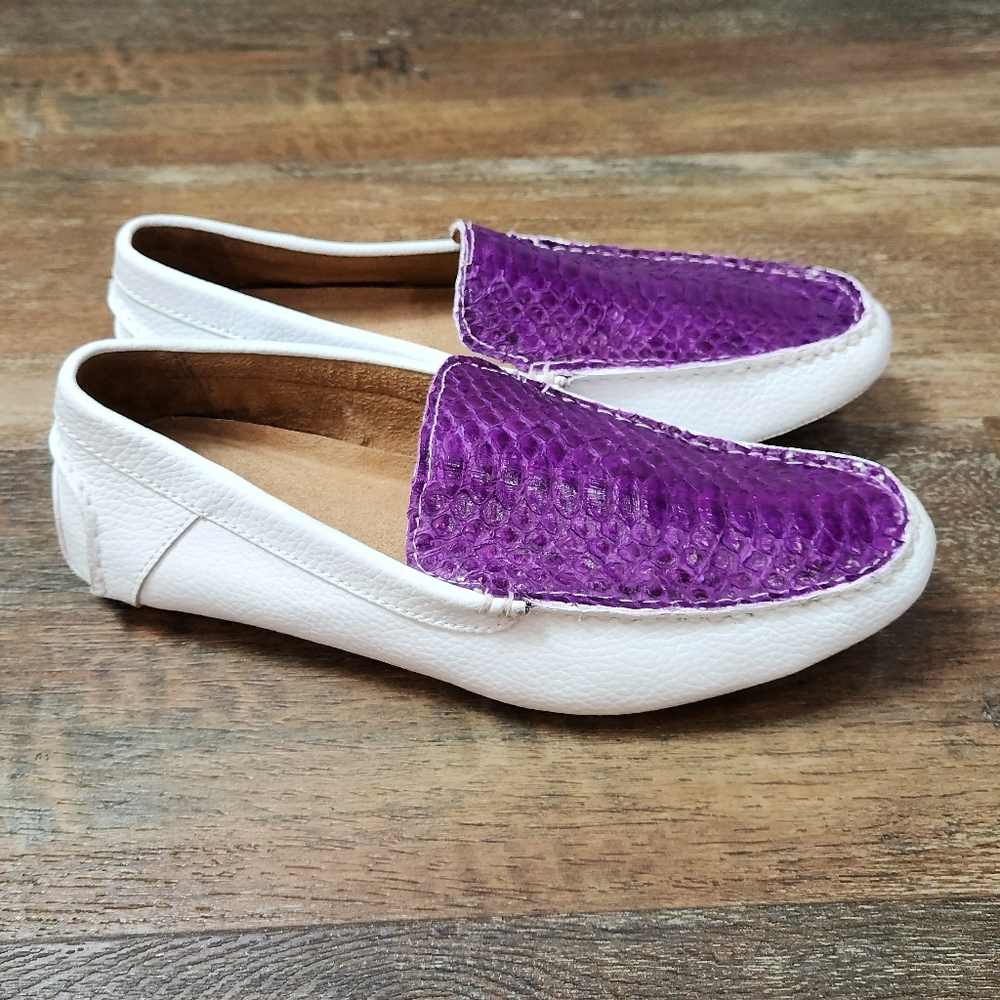 MEN'S CALVIN KLIEN WHITE & PURPLE LEATHER LOAFER'S SIZE 9.5 - Picture 3 of 9